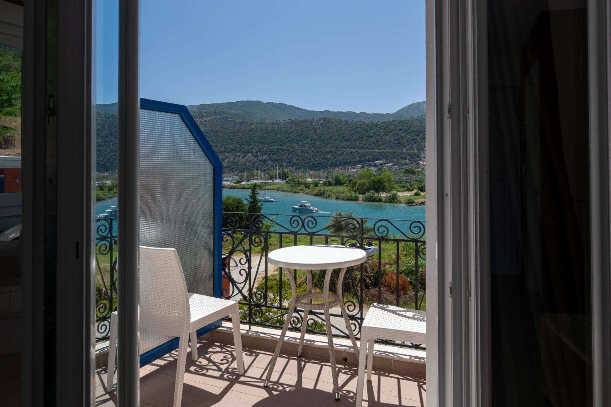 Vliho Bay Boutique Hotel Yénion Habitación foto